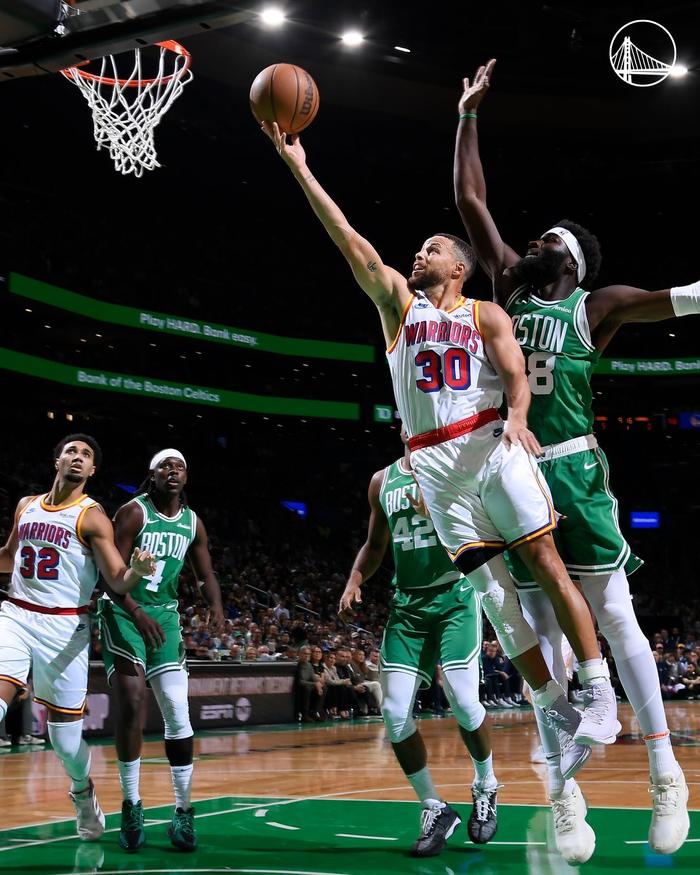 库里在美国队比赛中重要助攻，重要助攻引发热议！