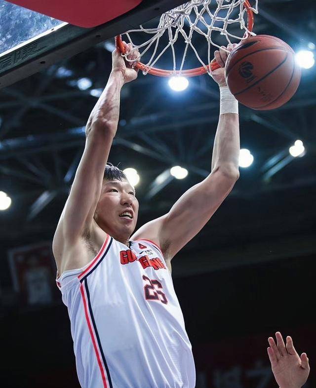 川蜀黑豹队对阵泰山鲸鲨队,自行车预选赛失利,内线统治篮板——新人首发惊艳的简单介绍 川蜀黑豹队对阵泰山鲸鲨队,自行车预选赛失利,内线统治篮板——新人首发惊艳的简单介绍